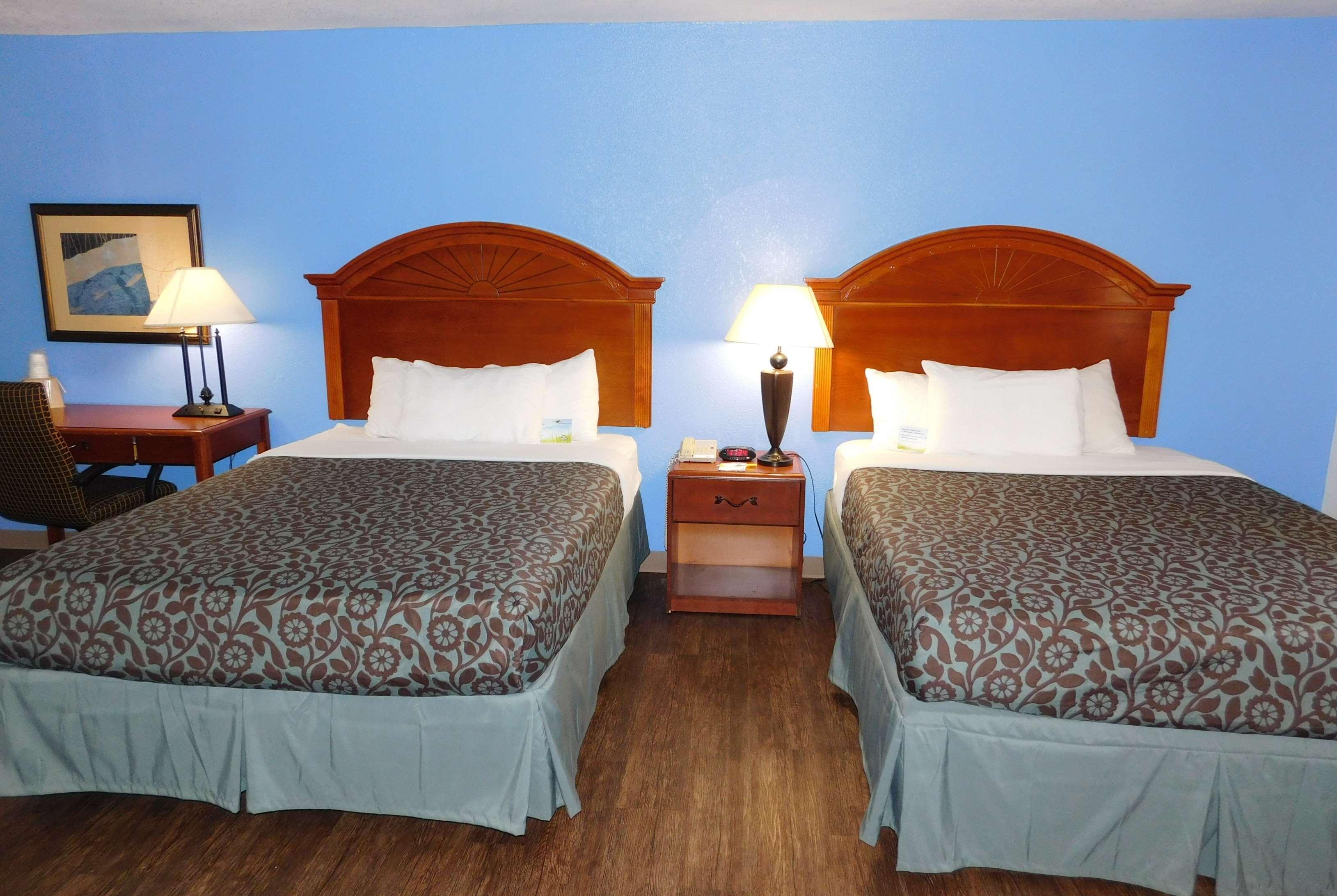 Days Inn By Wyndham Oklahoma City Nw Expressway Warr Acres Экстерьер фото