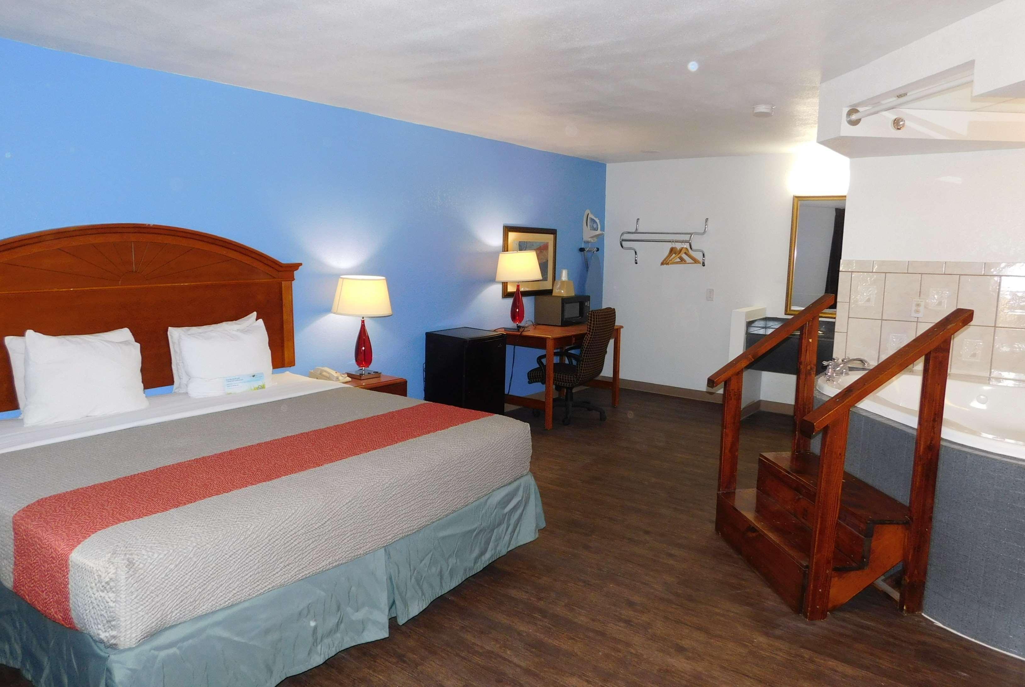 Days Inn By Wyndham Oklahoma City Nw Expressway Warr Acres Экстерьер фото