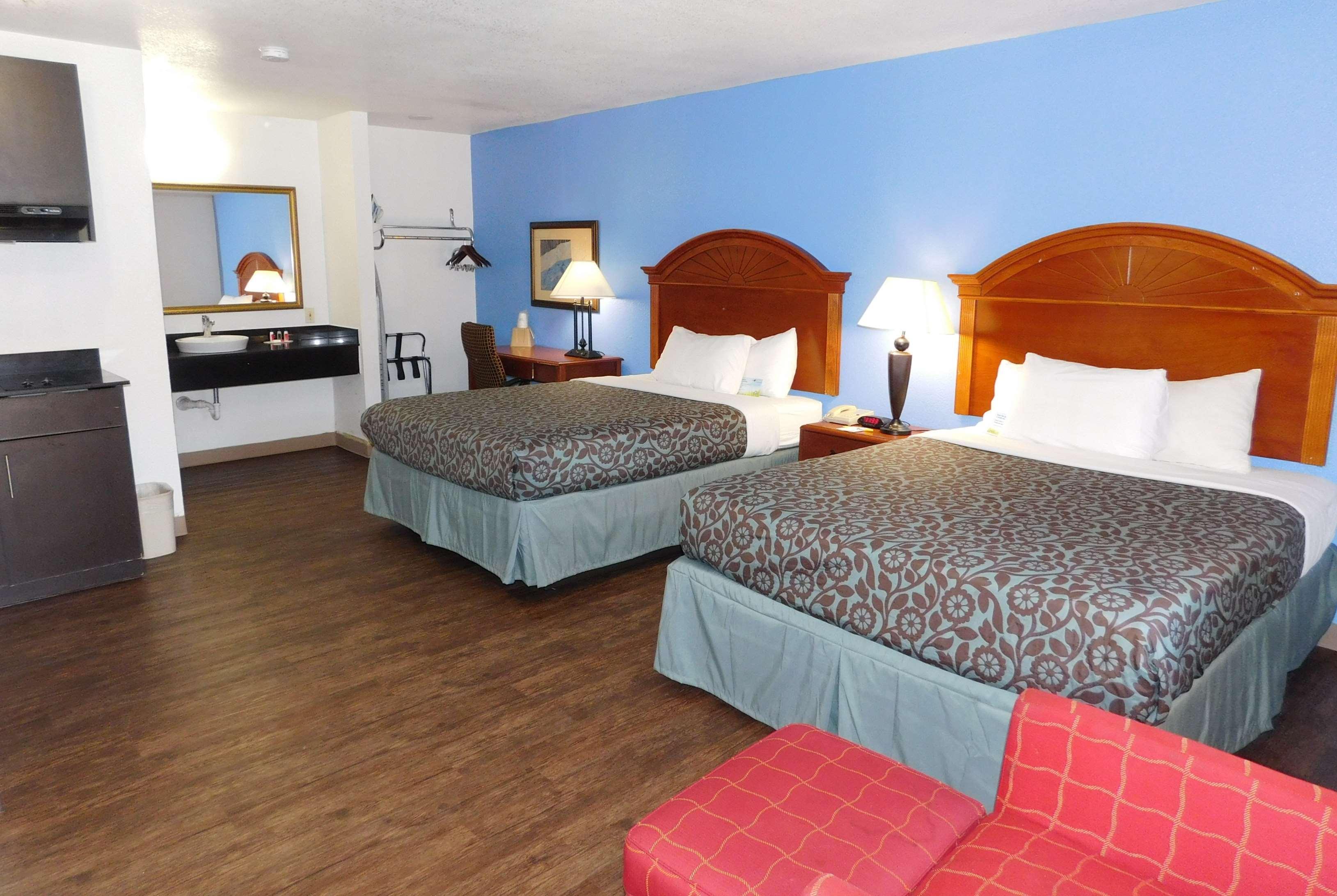 Days Inn By Wyndham Oklahoma City Nw Expressway Warr Acres Экстерьер фото