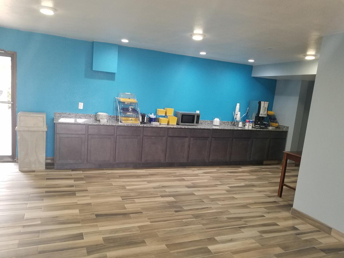 Days Inn By Wyndham Oklahoma City Nw Expressway Warr Acres Экстерьер фото