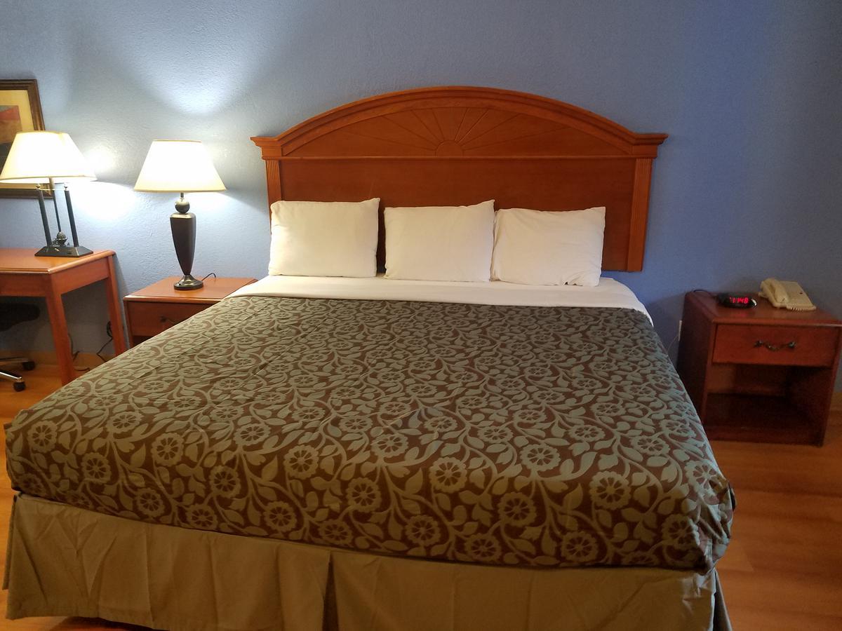 Days Inn By Wyndham Oklahoma City Nw Expressway Warr Acres Экстерьер фото