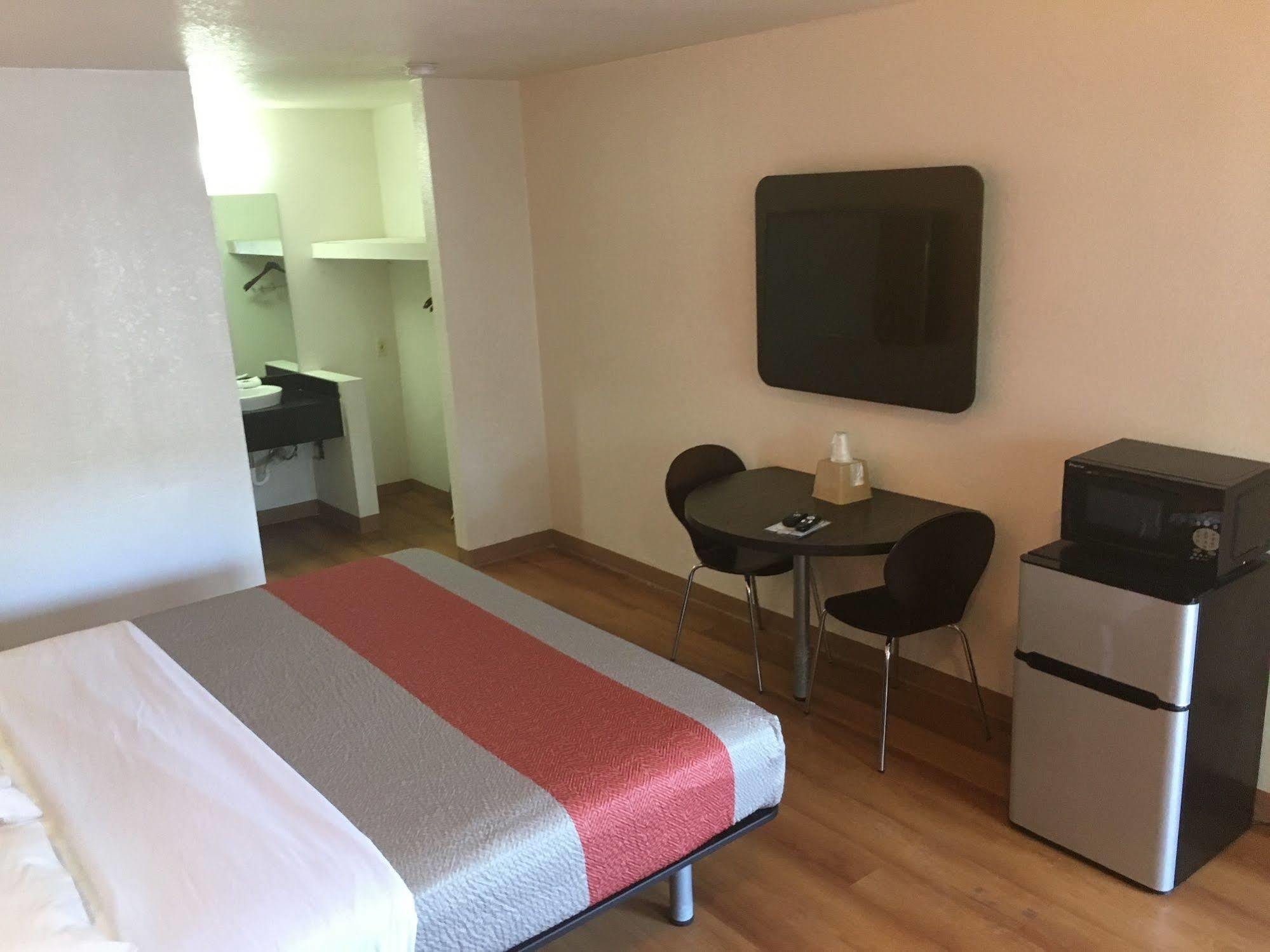 Days Inn By Wyndham Oklahoma City Nw Expressway Warr Acres Экстерьер фото