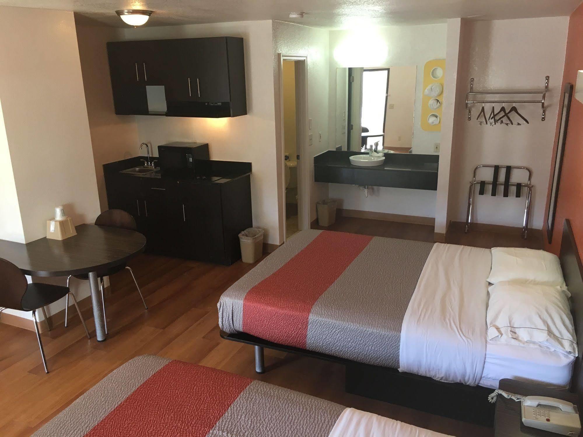Days Inn By Wyndham Oklahoma City Nw Expressway Warr Acres Экстерьер фото