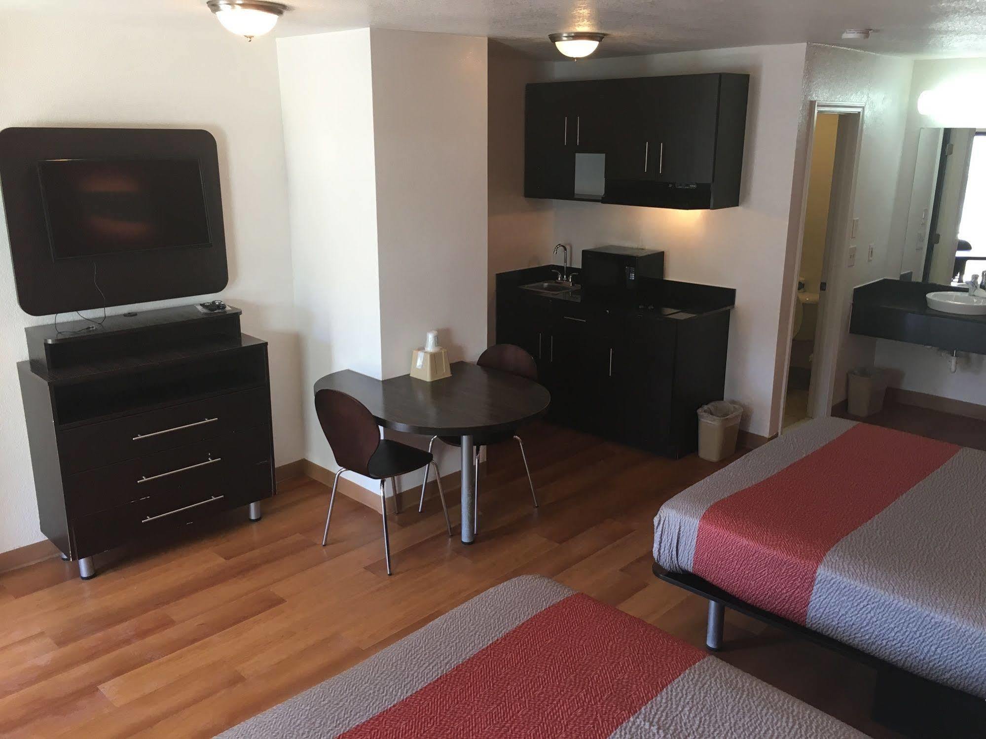 Days Inn By Wyndham Oklahoma City Nw Expressway Warr Acres Экстерьер фото