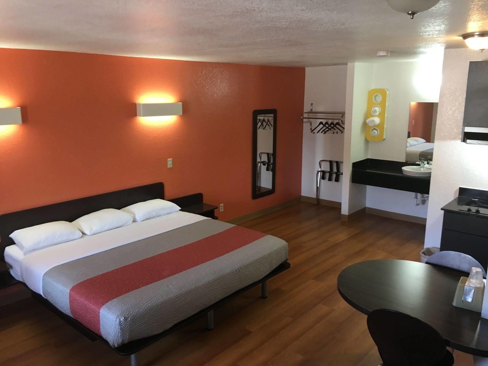 Days Inn By Wyndham Oklahoma City Nw Expressway Warr Acres Экстерьер фото
