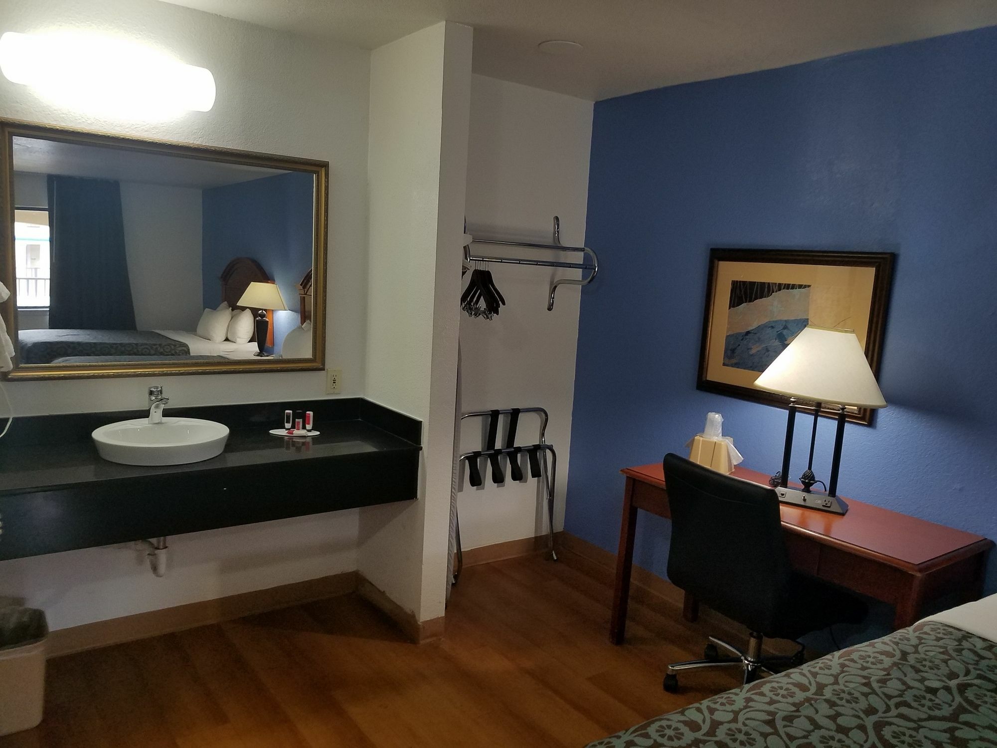 Days Inn By Wyndham Oklahoma City Nw Expressway Warr Acres Экстерьер фото
